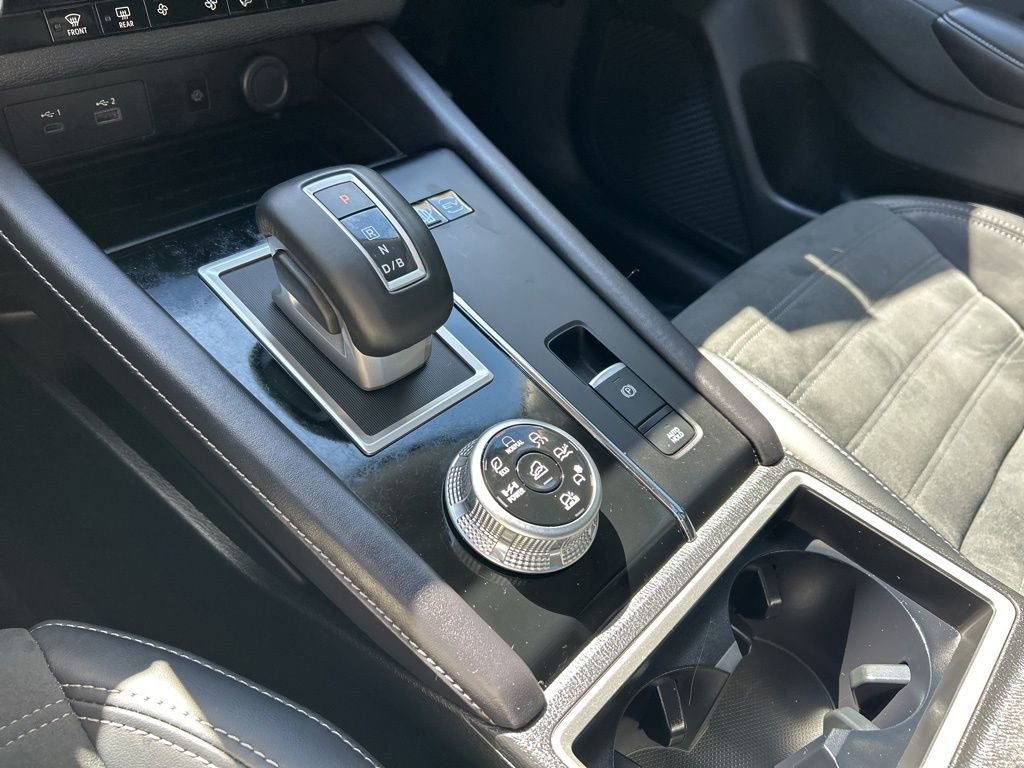 Used 2025 Mitsubishi Outlander 4WD Plug-In Hybrid image 38