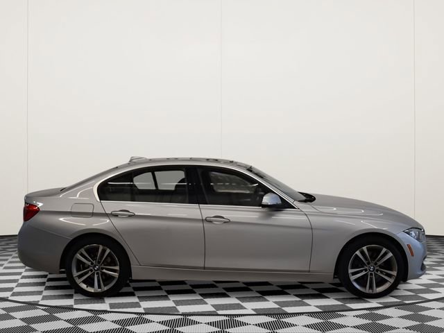 Used 2017 BMW 330i xDrive Sedan AWD/4WD image 2