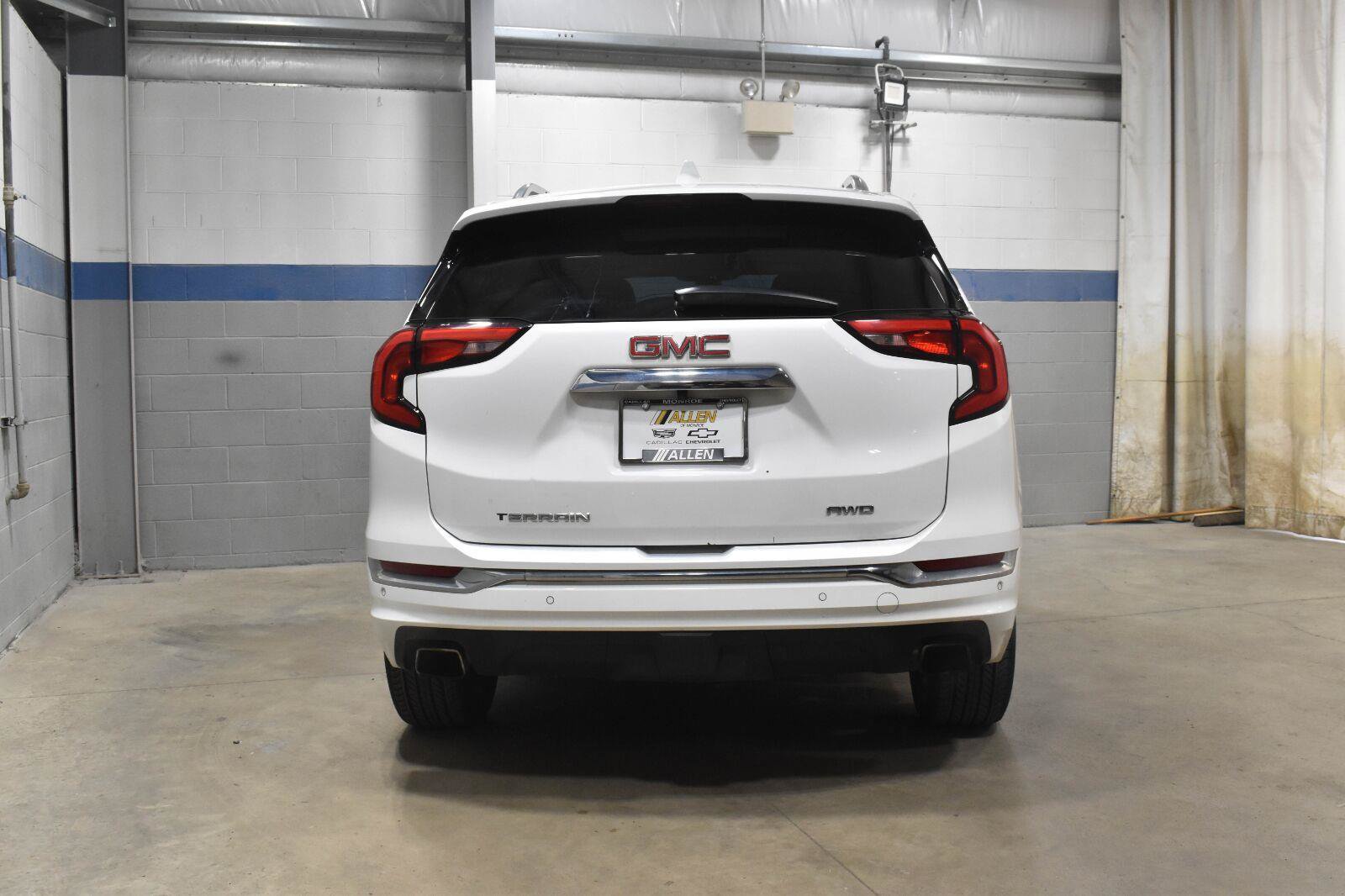 Used 2018 GMC Terrain Denali w/ Advanced Safety Package AWD/4WD image 25