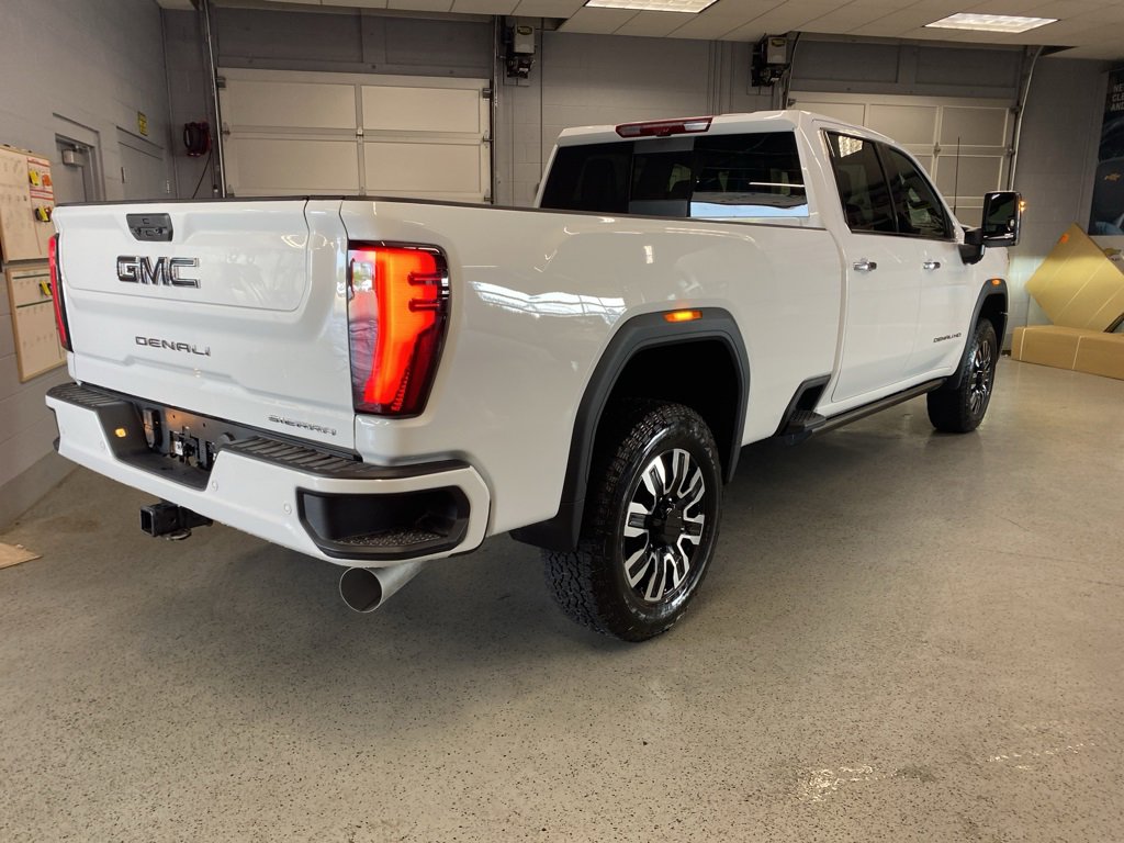 New 2025 GMC Sierra 3500 Denali Ultimate image 8
