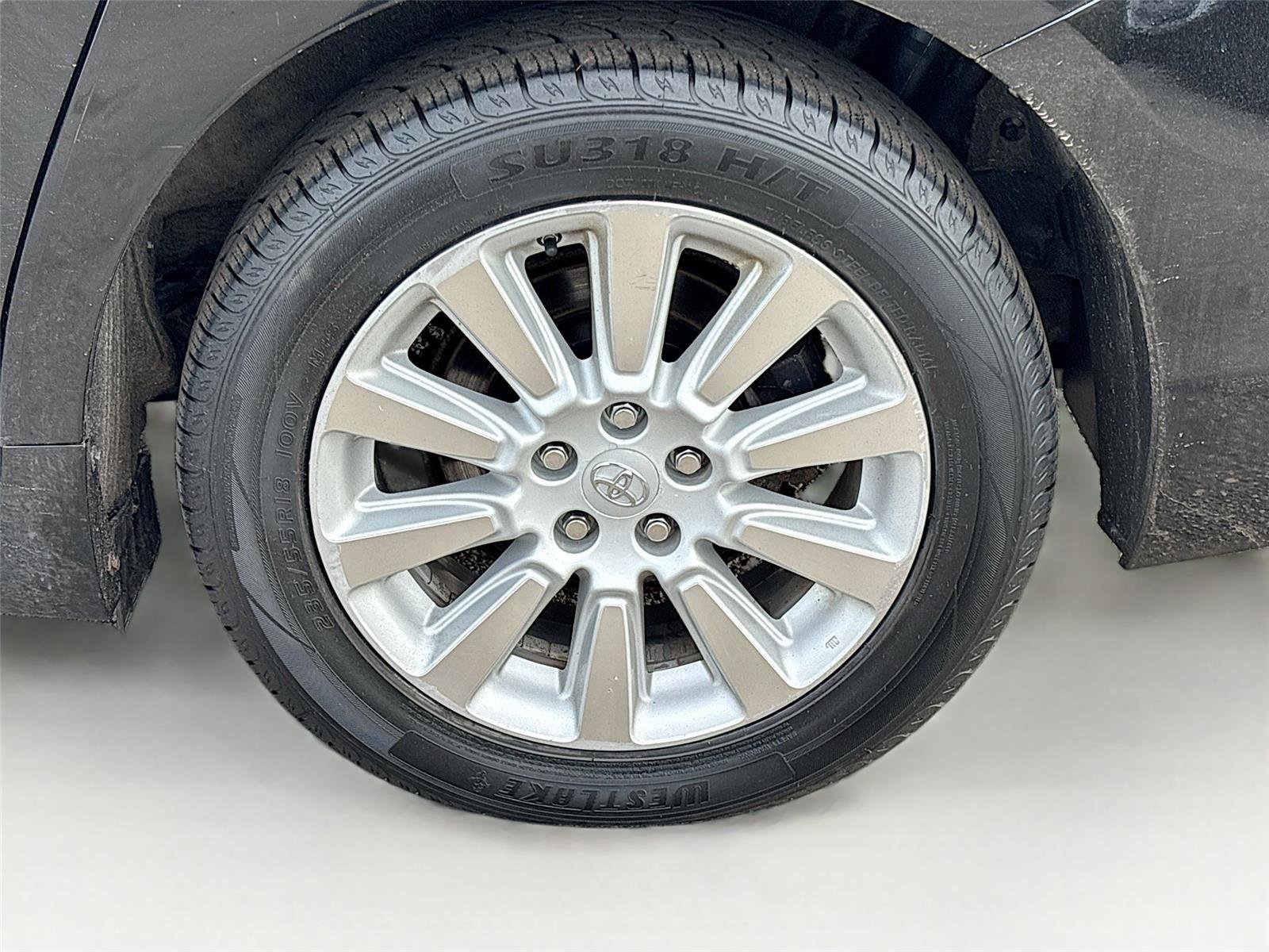 Used 2014 Toyota Sienna XLE image 32
