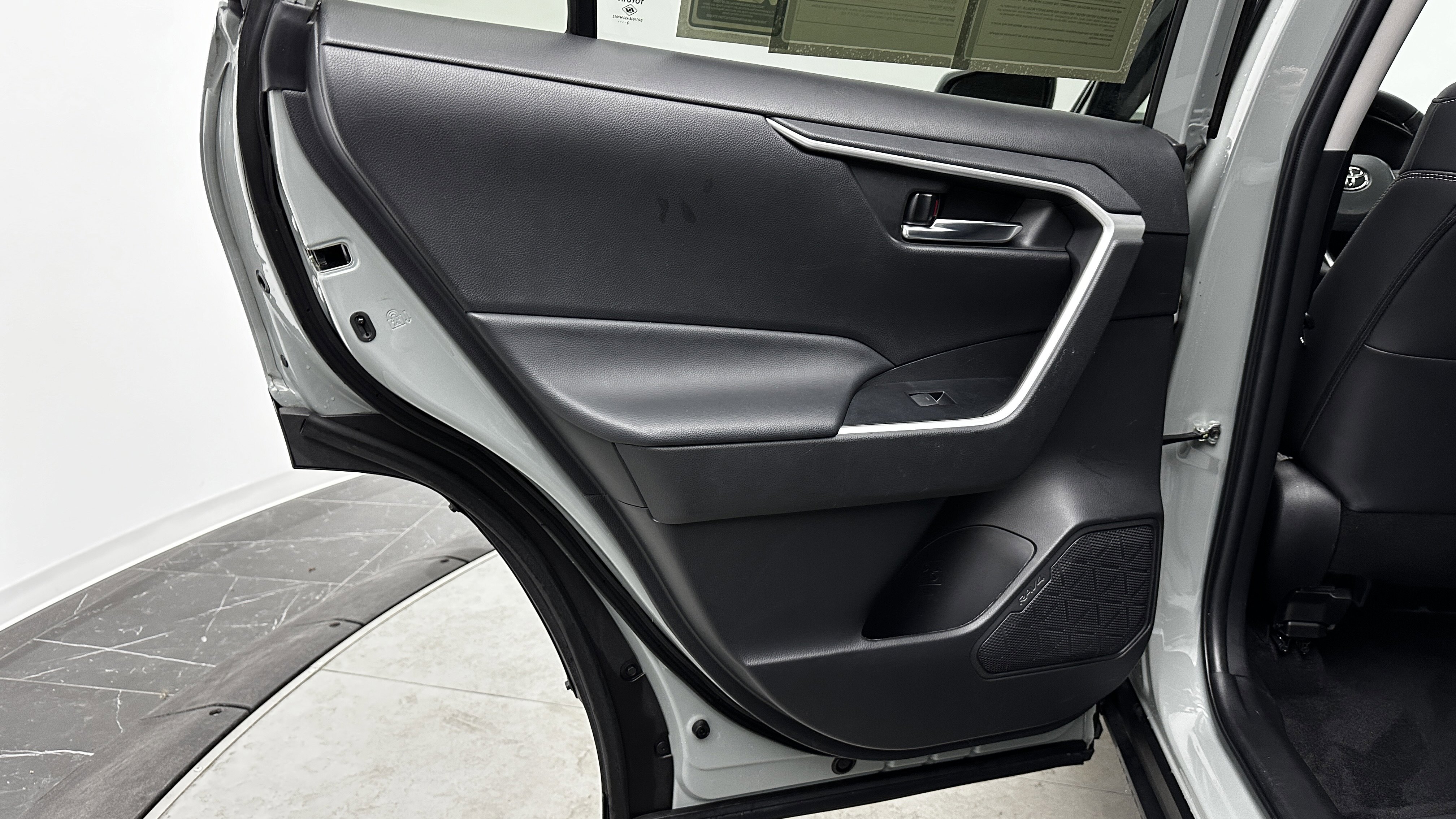 Used 2022 Toyota RAV4 XLE Premium image 26