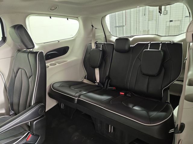 Used 2024 Chrysler Pacifica Limited image 16
