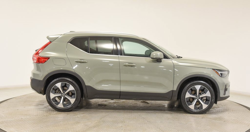 Used 2024 Volvo XC40 B5 Plus image 11