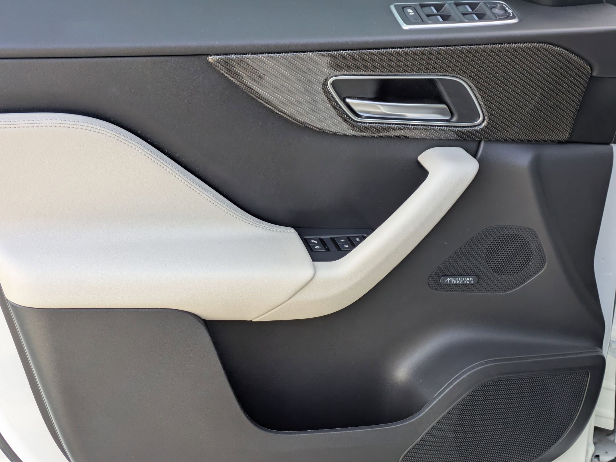 Used 2020 Jaguar F-PACE SVR image 12