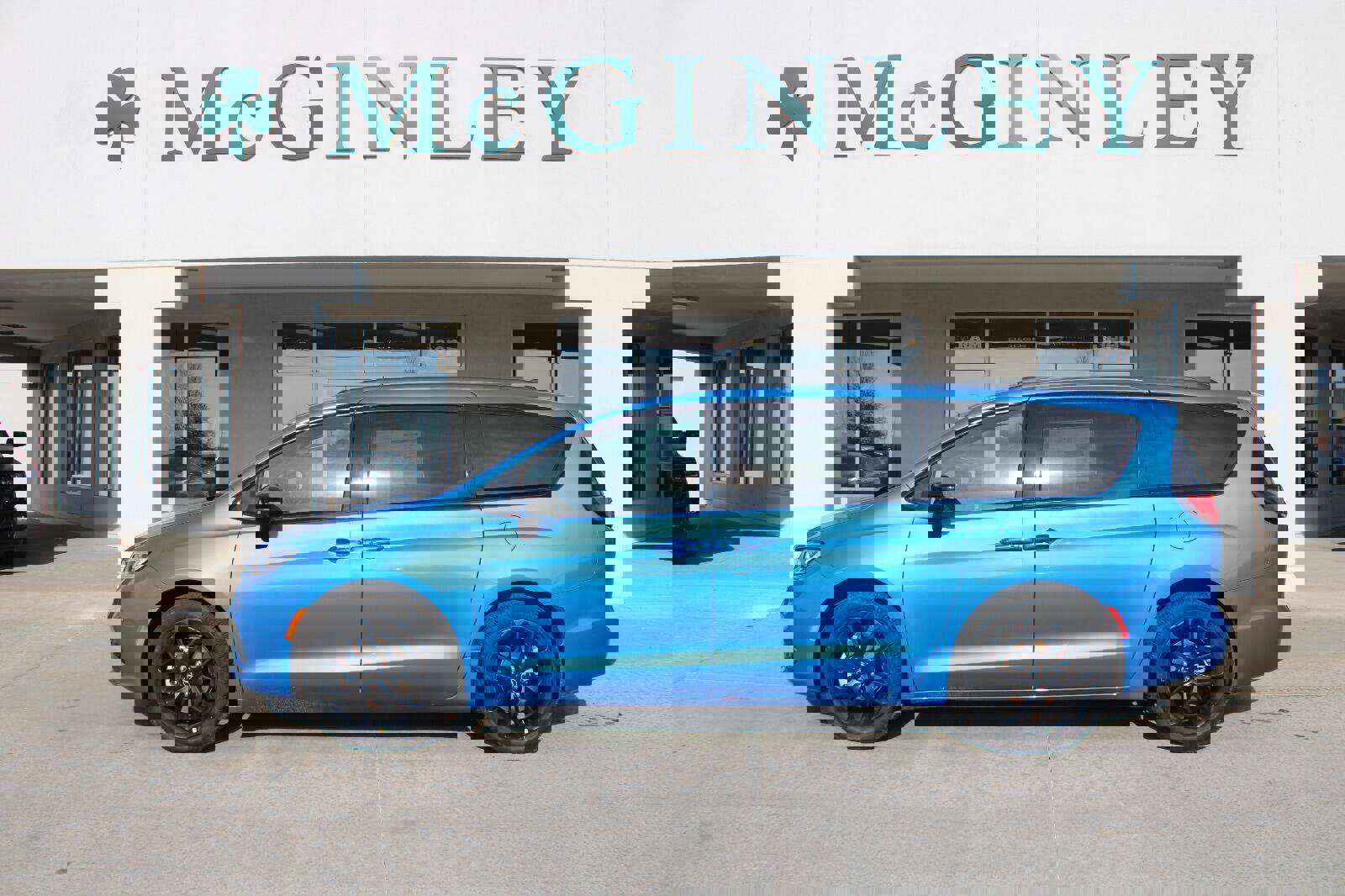 New 2026 Chrysler Pacifica Select w/ S Appearance Package image 1