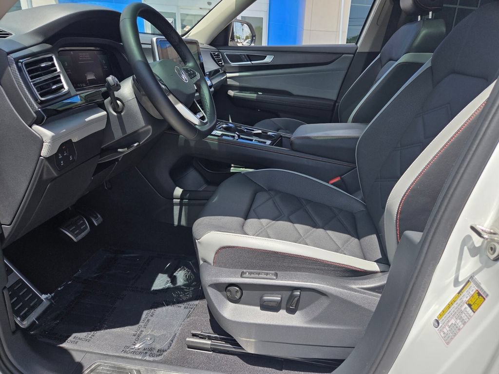 Used 2024 Volkswagen Atlas Peak Edition SEL AWD/4WD image 9