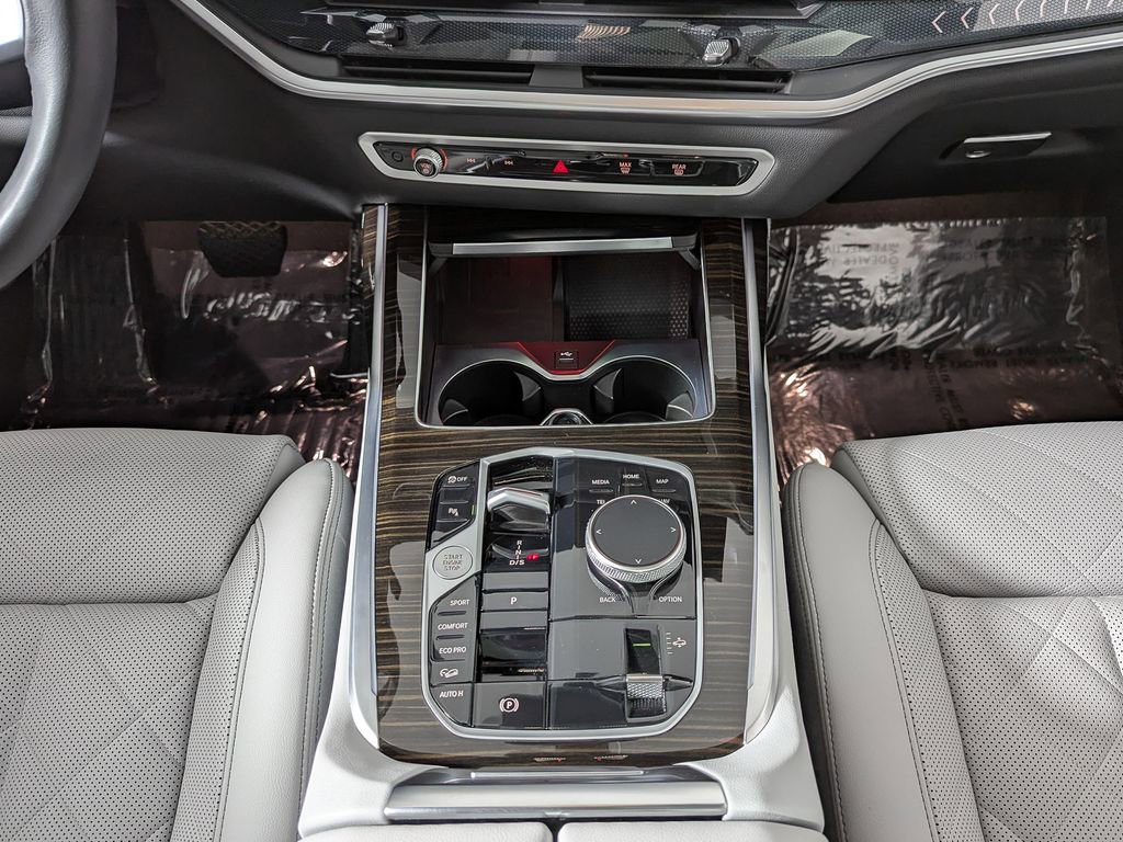 Used 2025 BMW X7 xDrive40i w/ Premium Package AWD/4WD image 41
