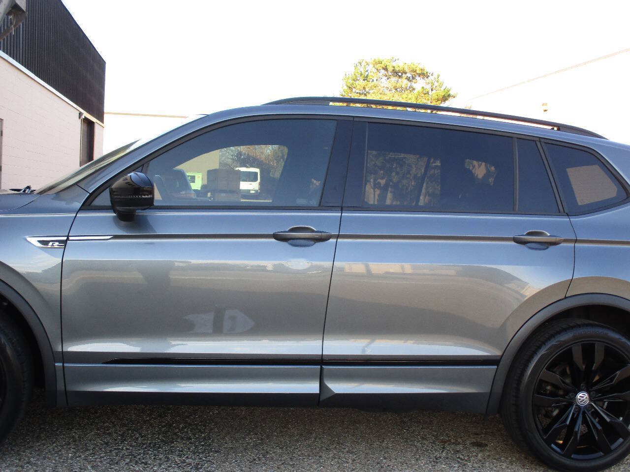 Used 2021 Volkswagen Tiguan SE R-Line FWD image 44