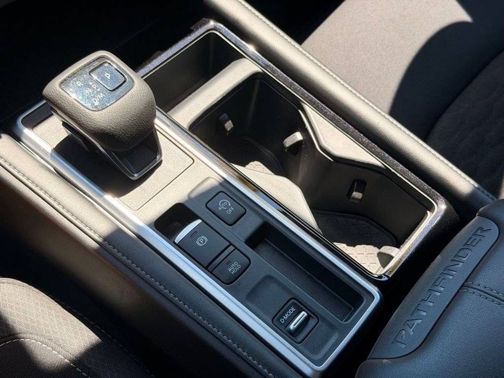 Used 2024 Nissan Pathfinder SV FWD image 36