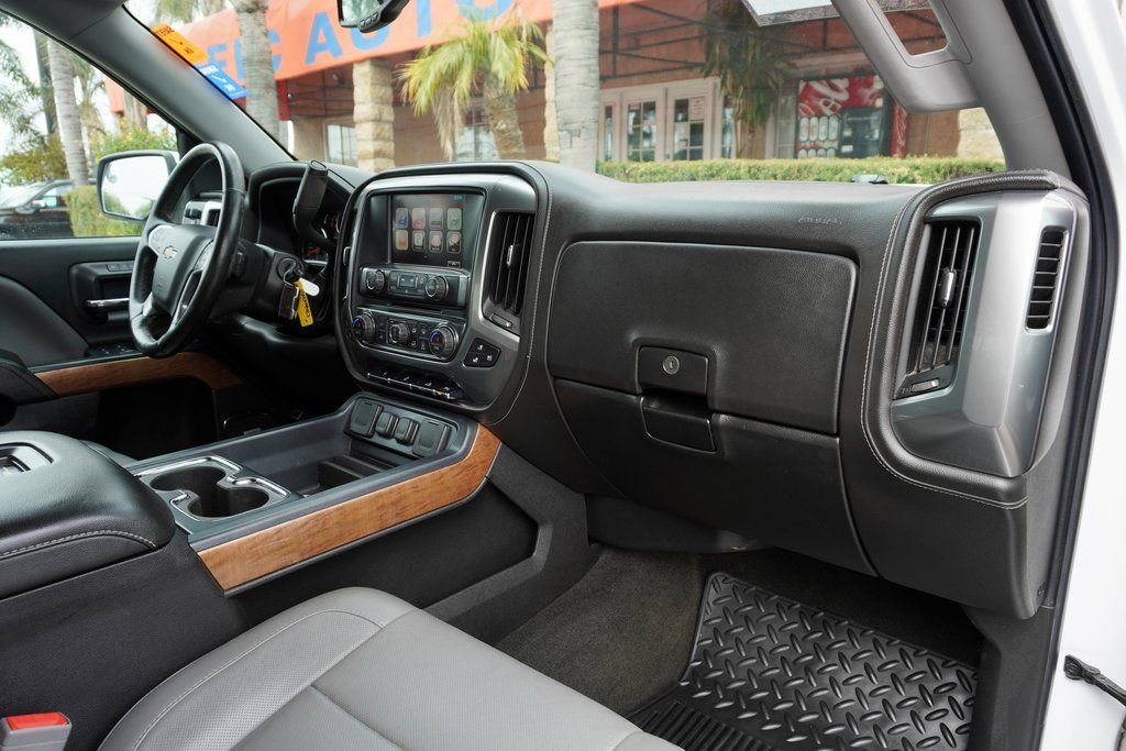 Used 2016 Chevrolet Silverado 1500 LTZ w/ LTZ Plus Package AWD/4WD image 38