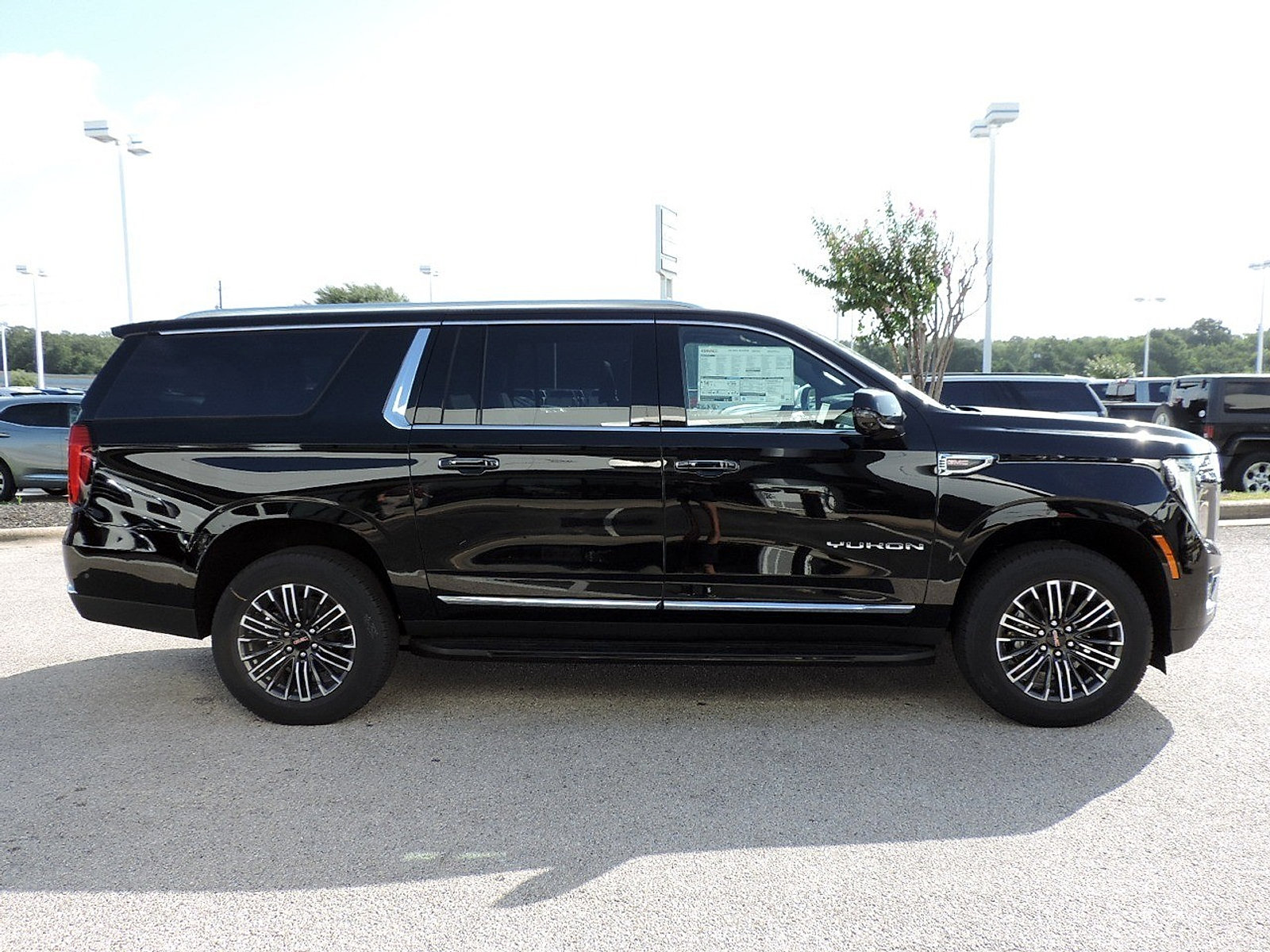 New 2026 GMC Yukon XL Elevation w/ Elevation Premium Package AWD/4WD image 4