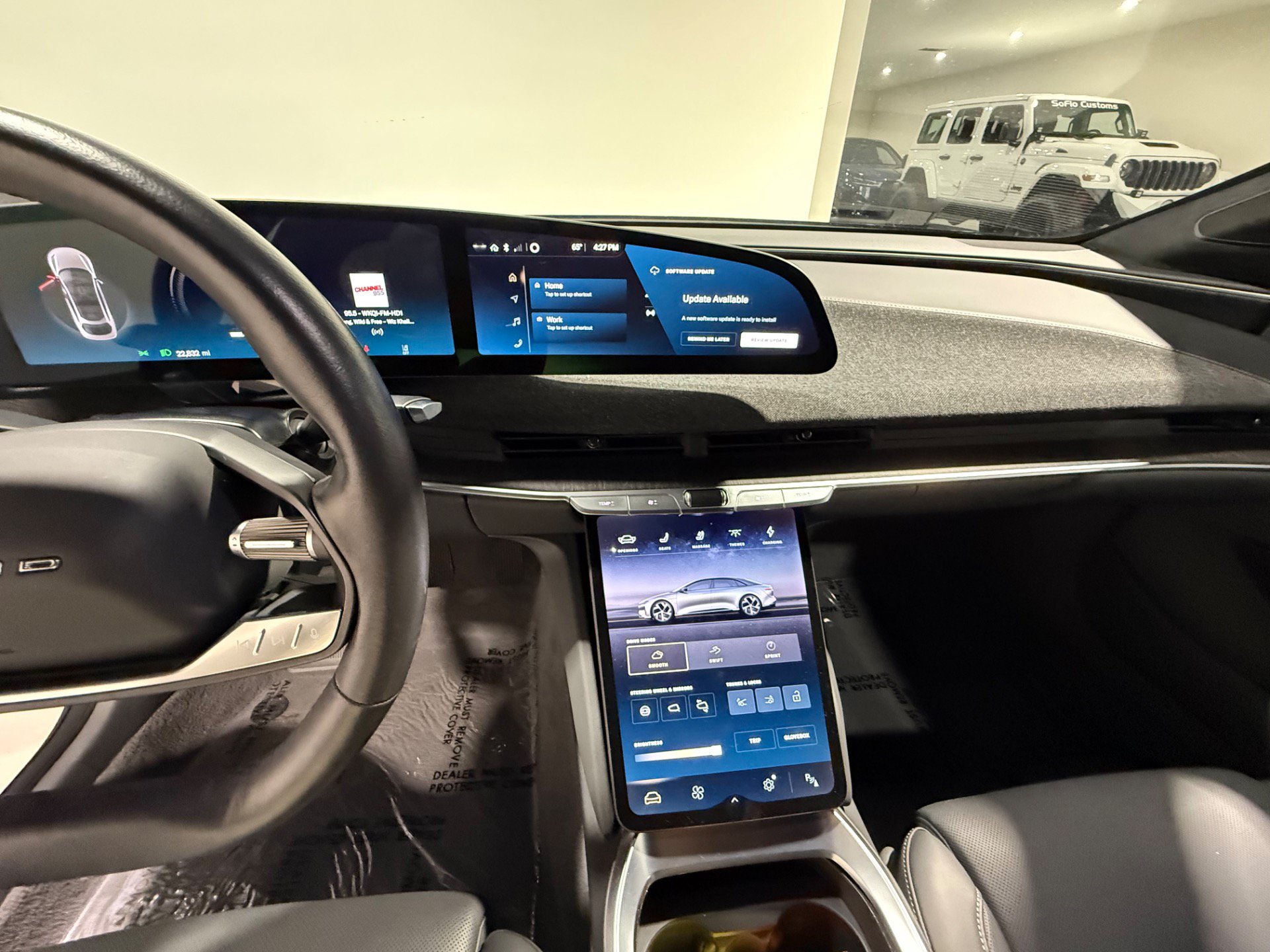 Used 2024 Lucid Air Touring AWD/4WD image 30