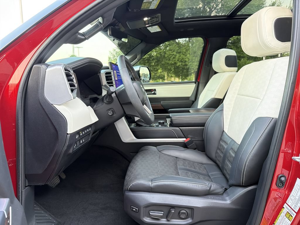 Used 2025 Toyota Sequoia Capstone AWD/4WD image 8