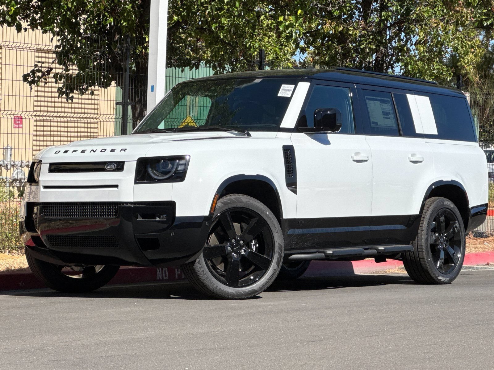 New 2026 Land Rover Defender 130 V8 AWD/4WD image 1