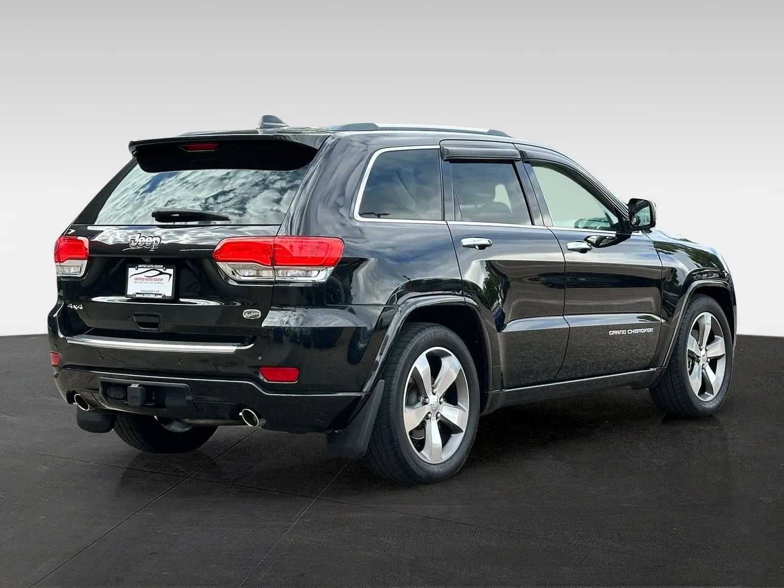 Used 2015 Jeep Grand Cherokee Overland AWD/4WD image 7