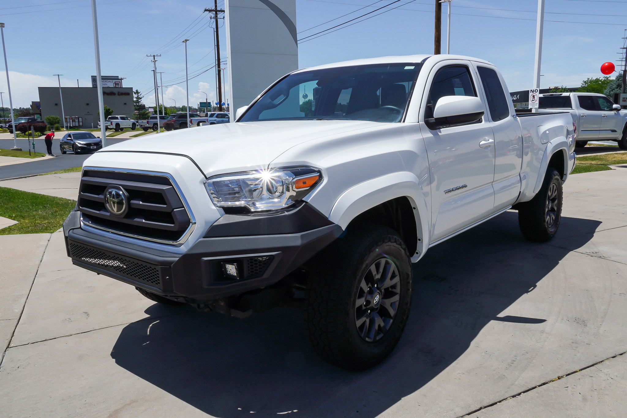 Used 2023 Toyota Tacoma SR5 AWD/4WD image 4
