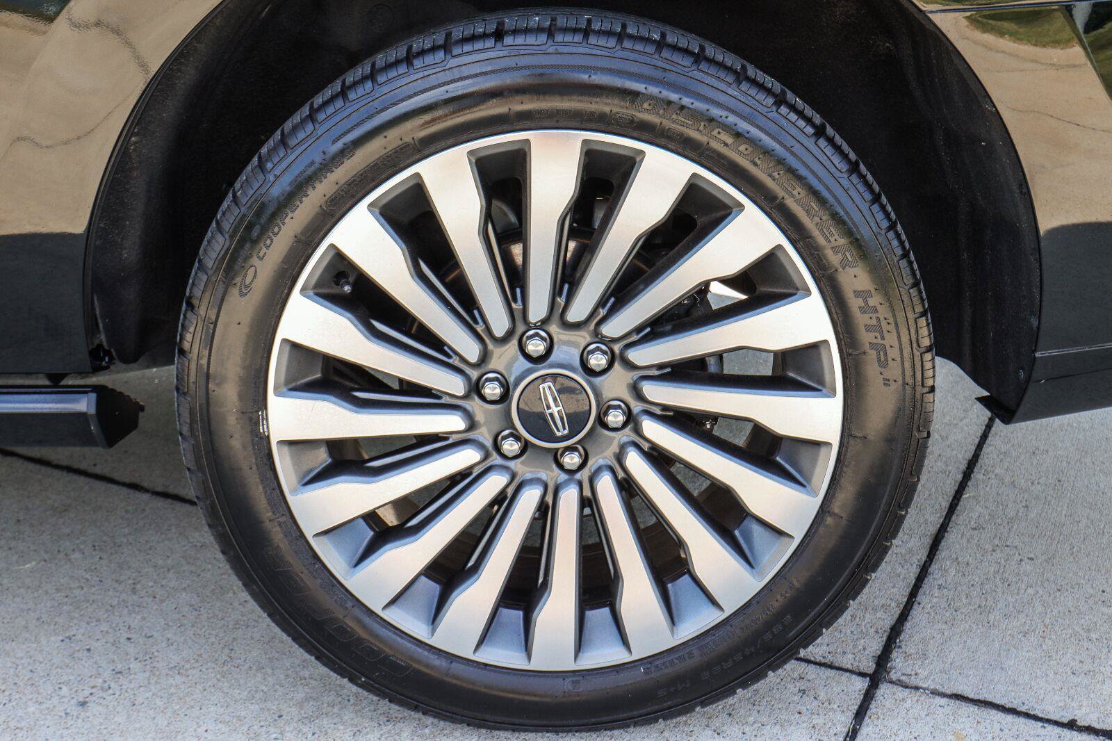 Used 2019 Lincoln Navigator Reserve w/ Cargo Package AWD/4WD image 30