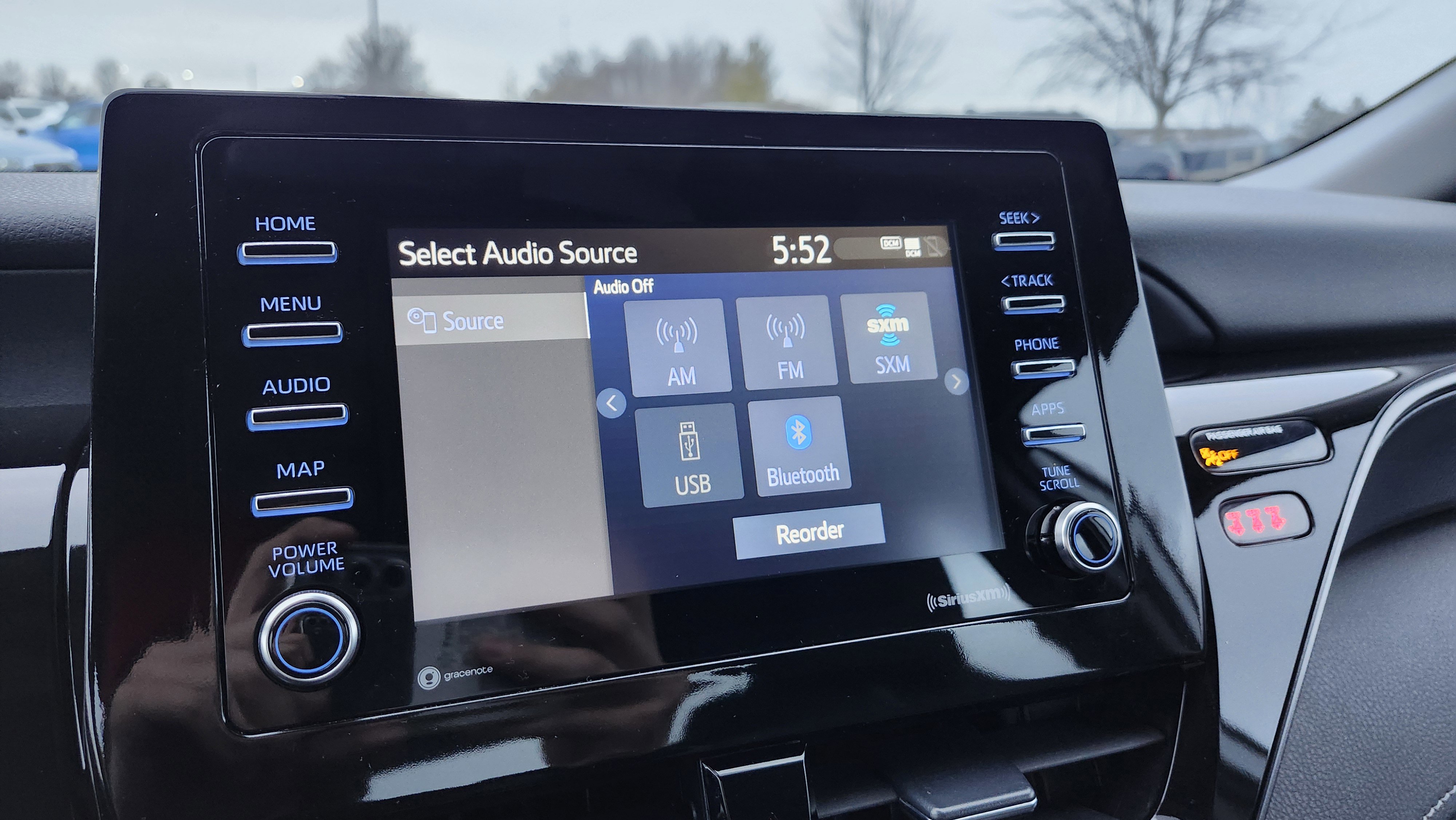 Used 2023 Toyota Camry SE image 4