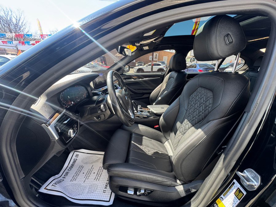 Used 2022 BMW 530i xDrive w/ Premium Package image 9