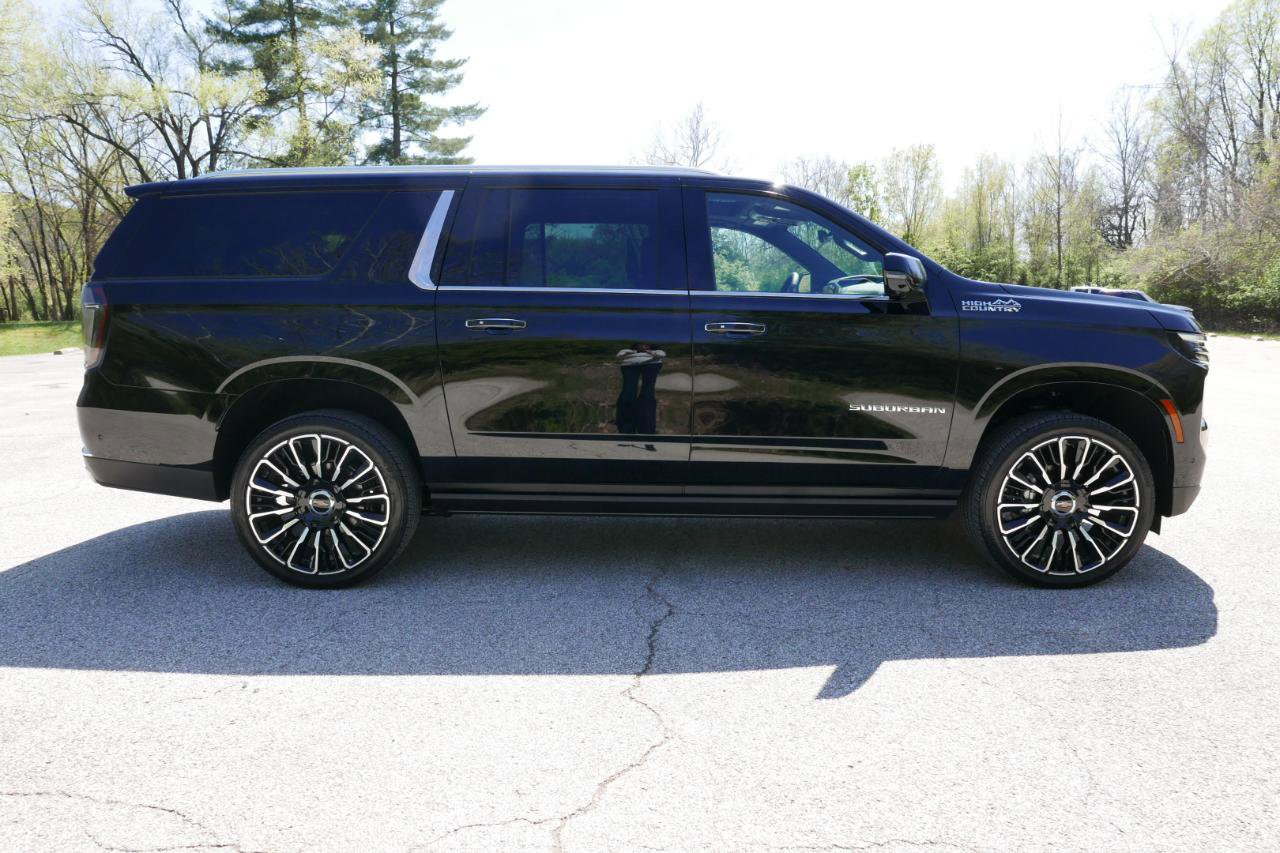 Used 2025 Chevrolet Suburban High Country AWD/4WD image 5