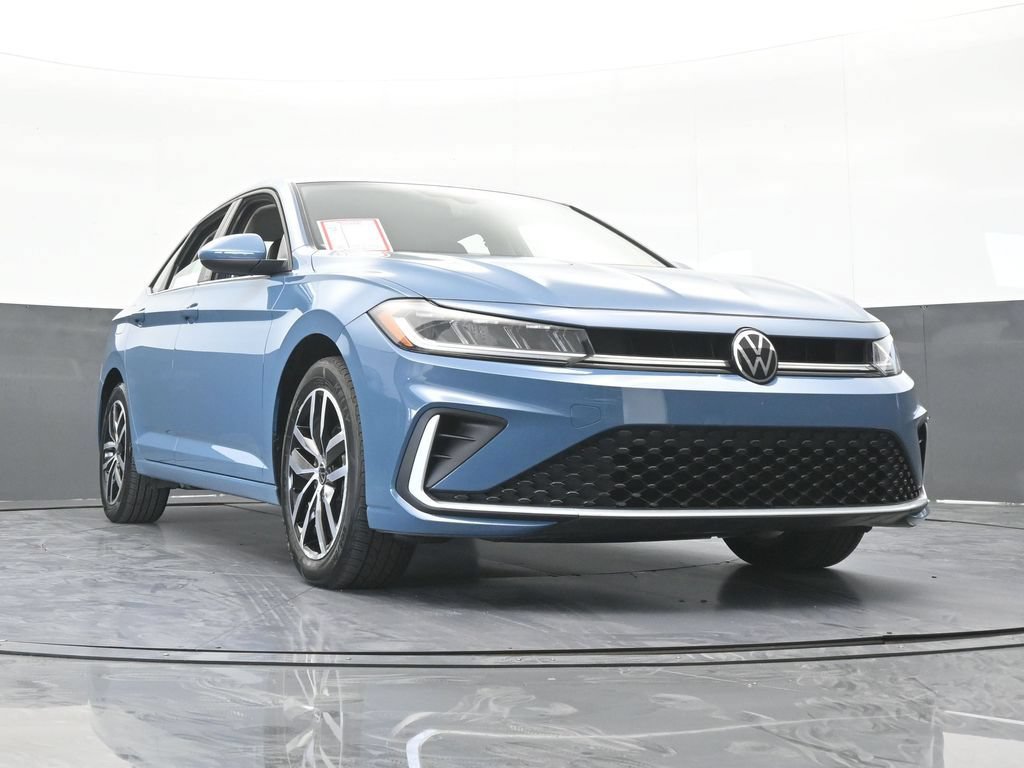 Used 2025 Volkswagen Jetta SE FWD image 60