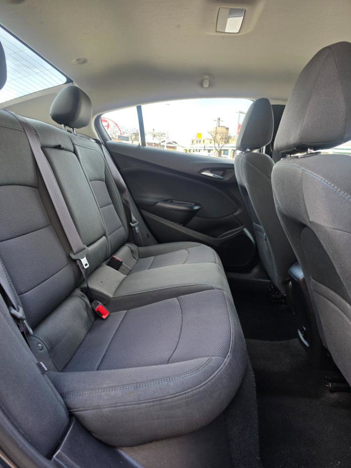 Used 2017 Chevrolet Cruze LT FWD image 14