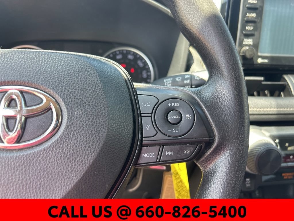 Used 2020 Toyota RAV4 LE FWD image 14
