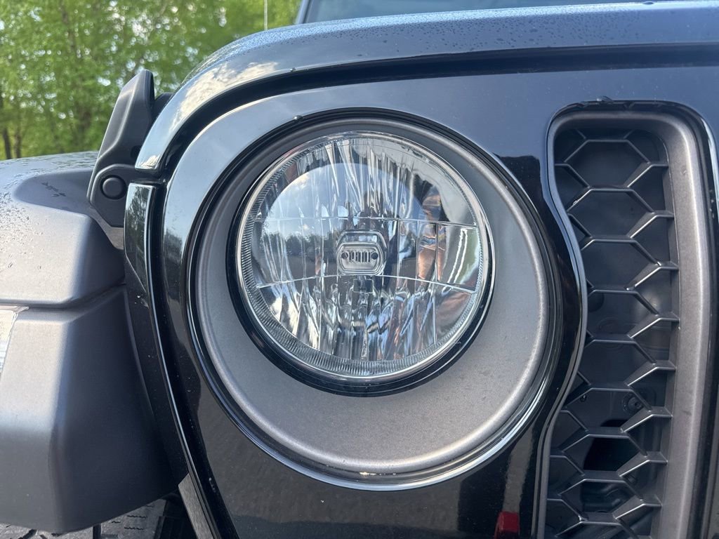 Used 2021 Jeep Gladiator Rubicon w/ Cold Weather Group AWD/4WD image 34