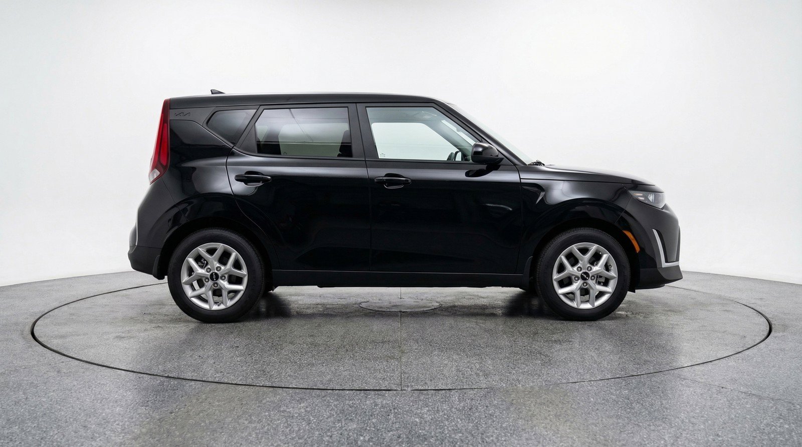 Used 2025 Kia Soul LX w/ LX Technology Package FWD image 11