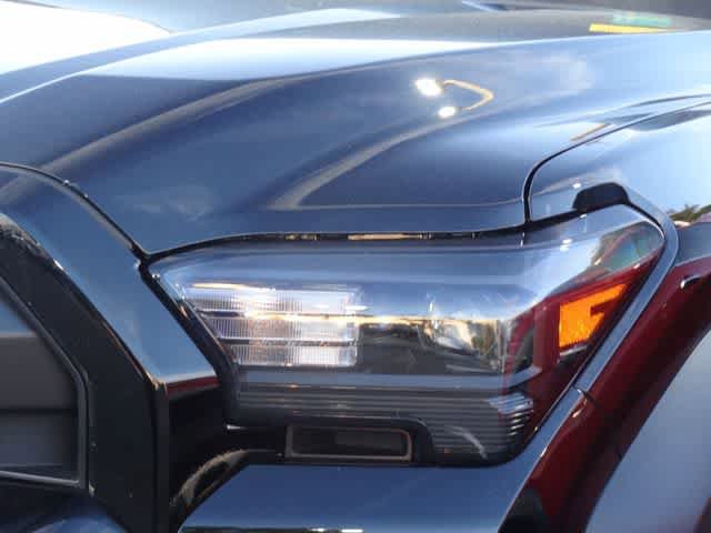 Used 2025 Toyota 4Runner SR5 AWD/4WD image 13