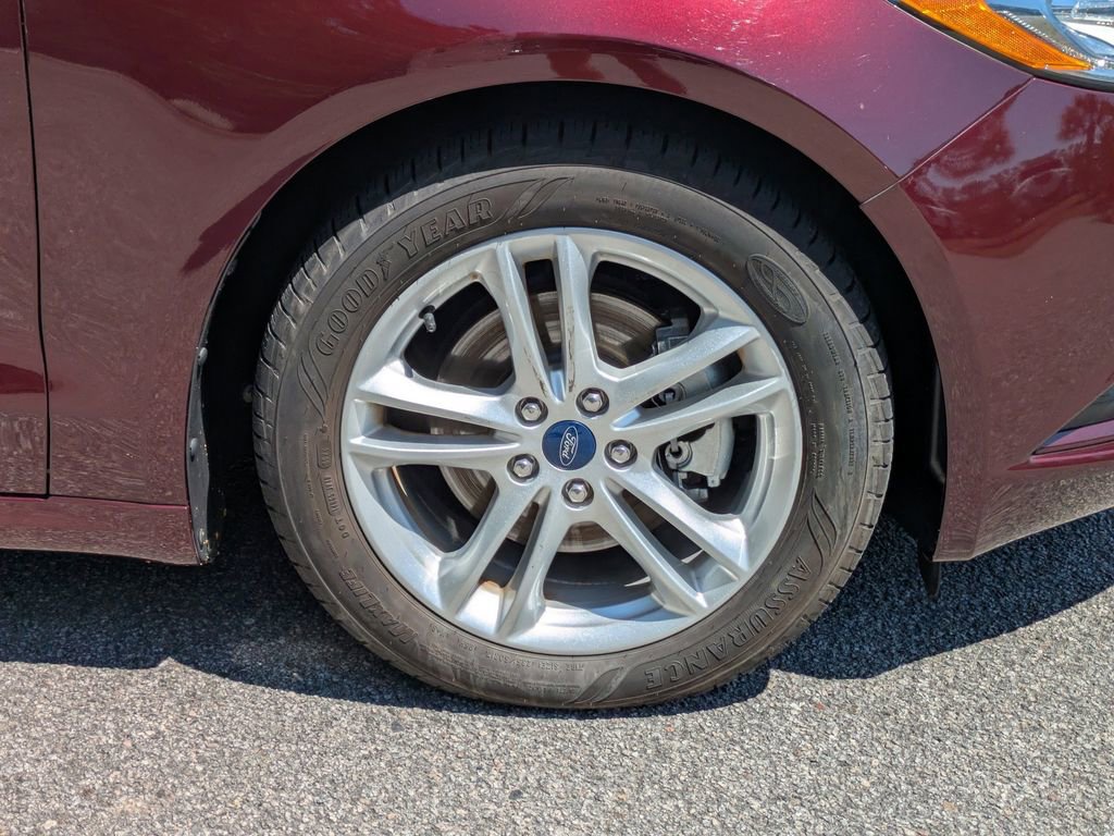 Used 2018 Ford Fusion SE w/ Fusion SE Technology Package FWD image 11