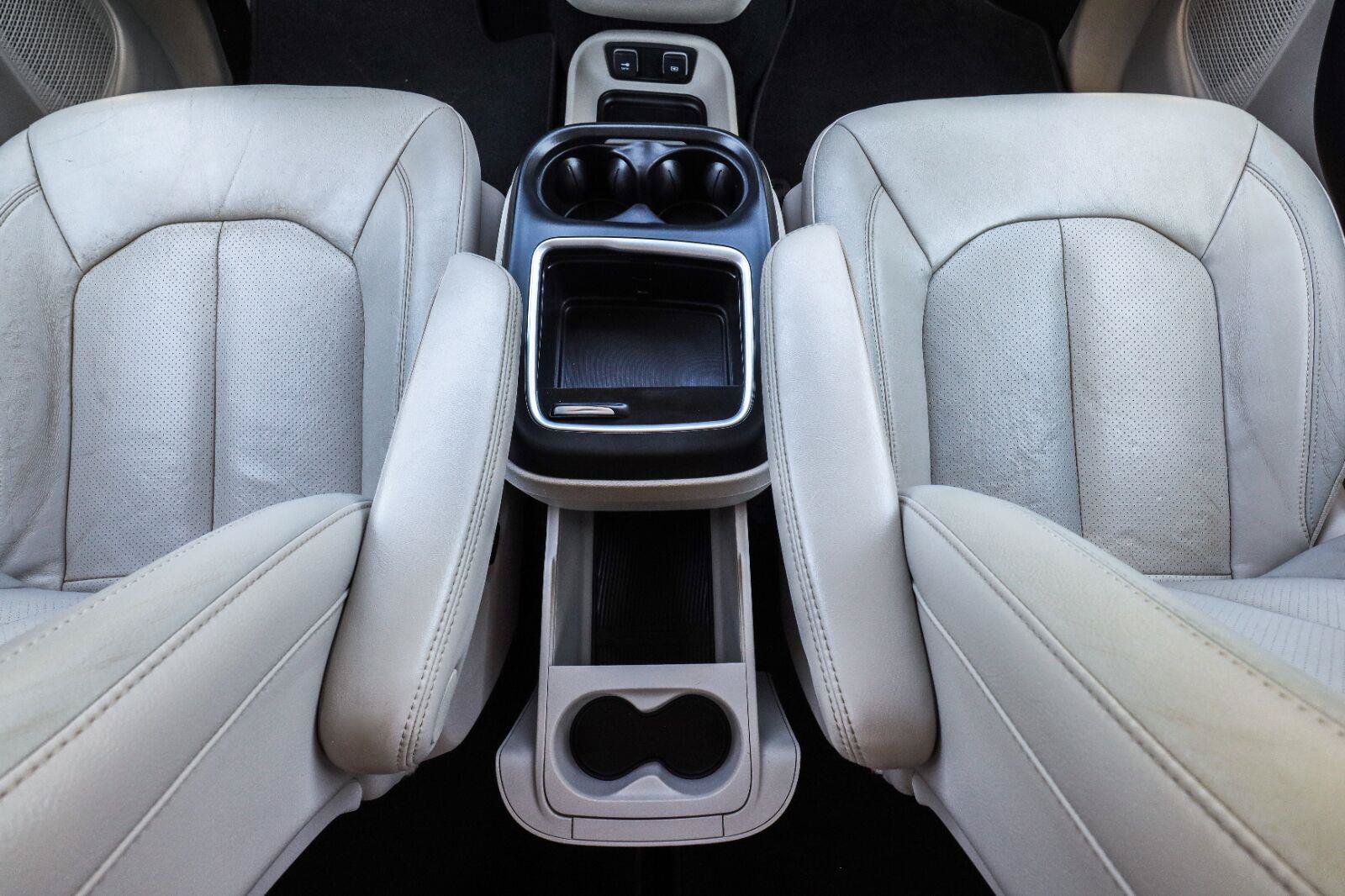 Used 2021 Chrysler Pacifica Touring-L FWD image 30