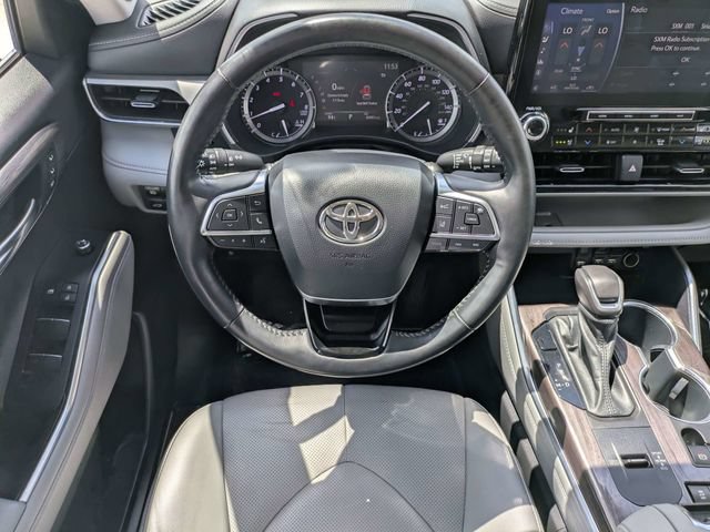 Used 2021 Toyota Highlander Platinum FWD image 15