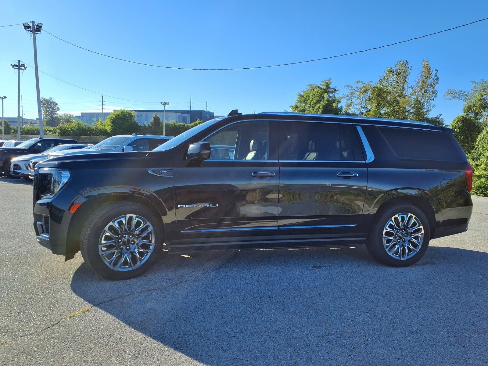 Used 2023 GMC Yukon XL Denali Ultimate AWD/4WD image 37
