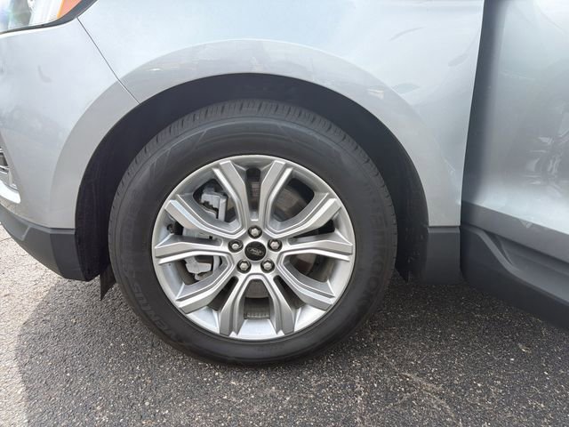 Used 2024 Ford Edge Titanium image 29