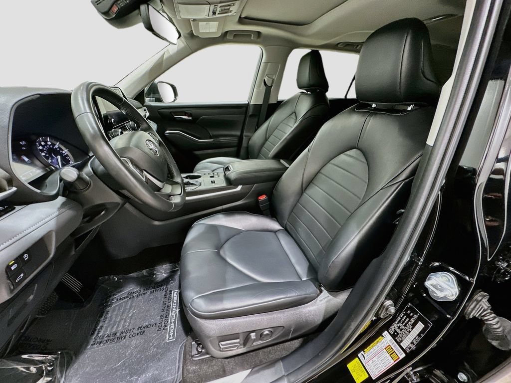 Used 2024 Toyota Highlander XLE FWD image 21
