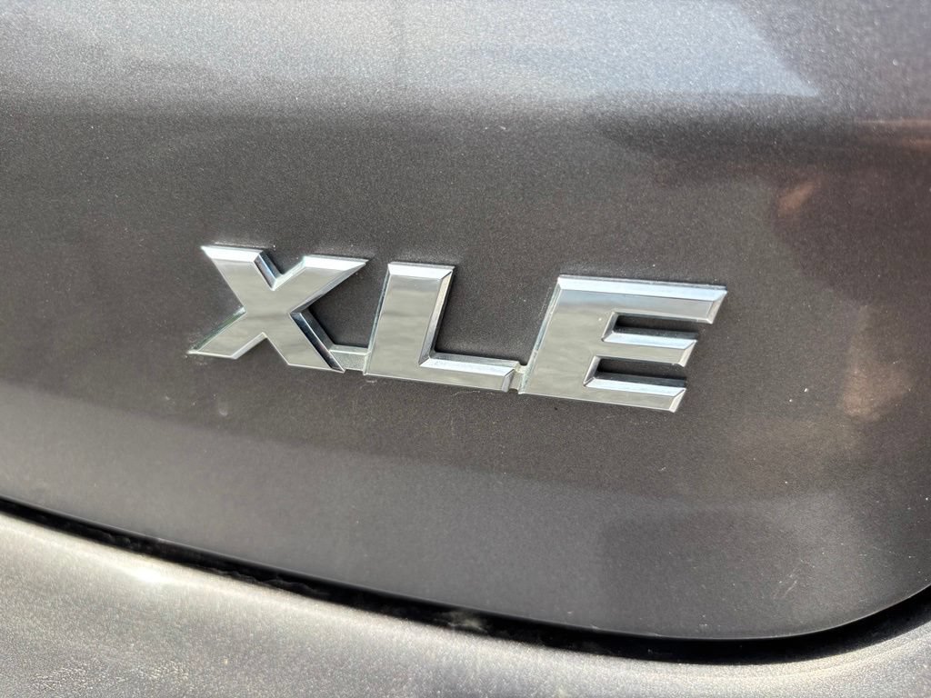 Used 2014 Toyota Highlander XLE FWD image 11