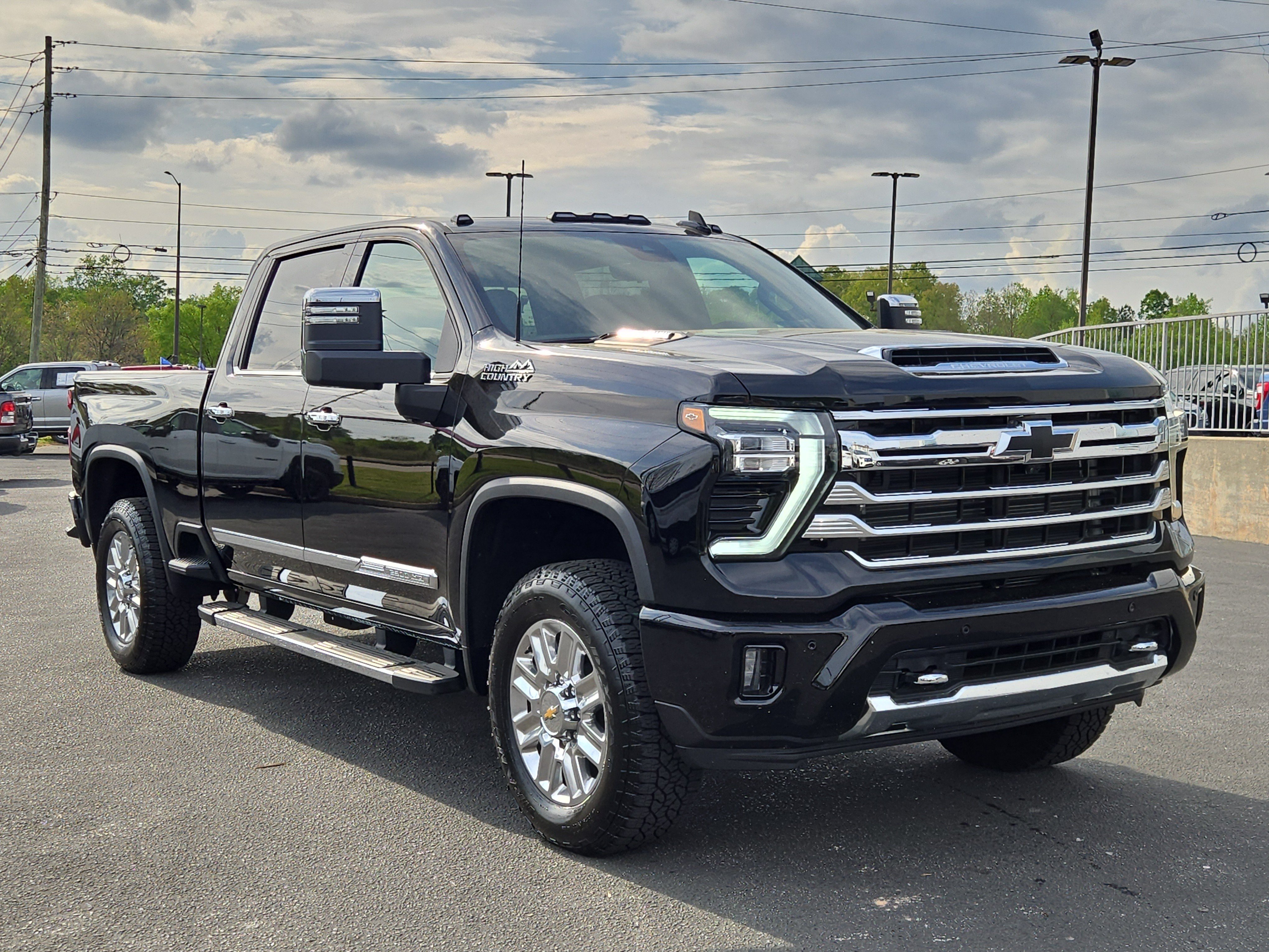 Used 2025 Chevrolet Silverado 2500 High Country w/ Technology Package AWD/4WD image 5
