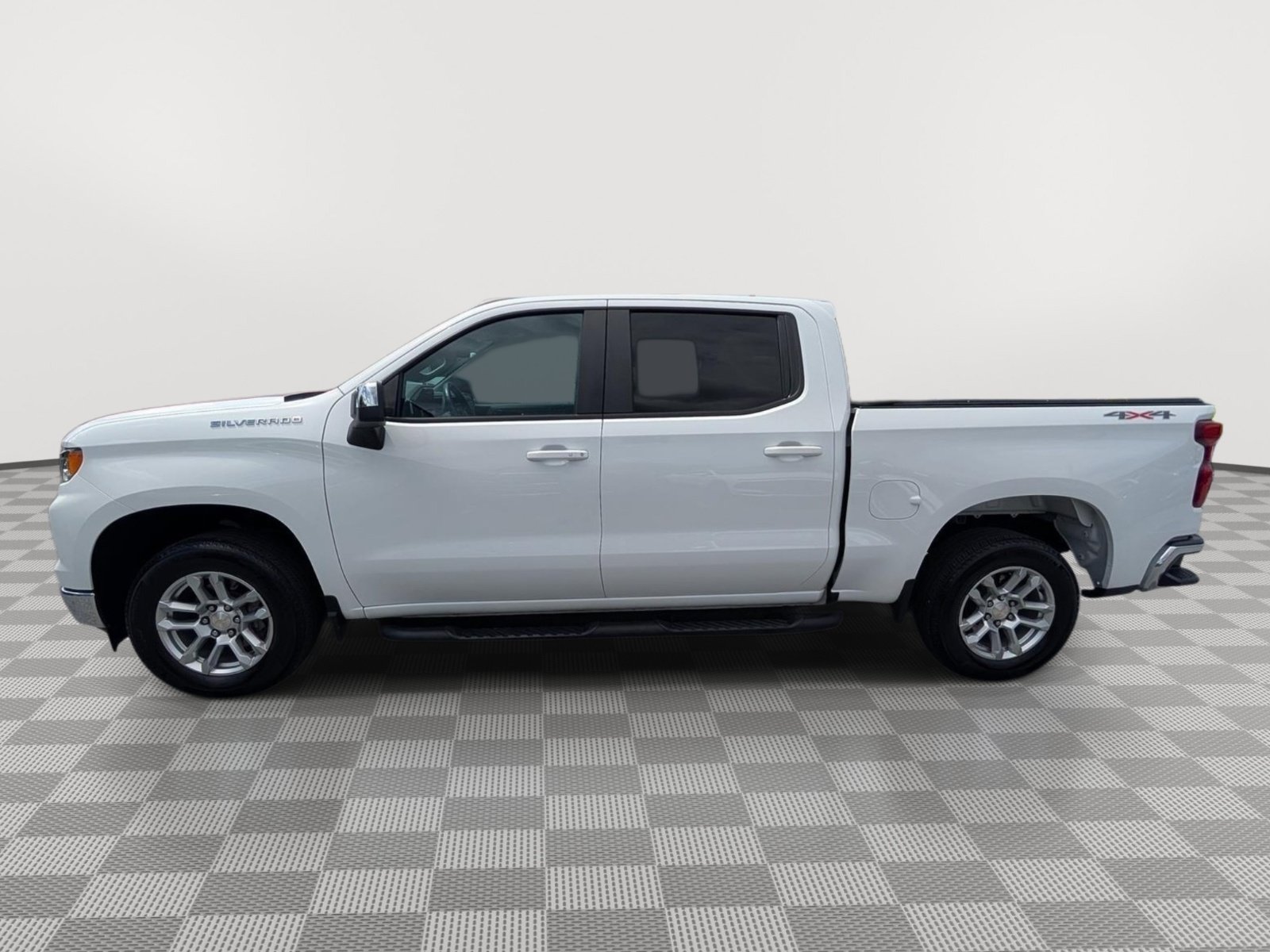 Used 2023 Chevrolet Silverado 1500 LT AWD/4WD image 2
