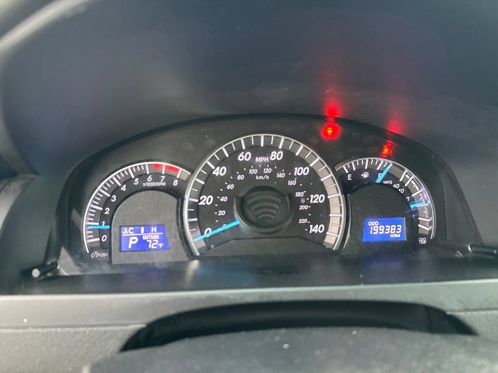 Used 2014 Toyota Camry SE w/ Moonroof Package FWD image 14
