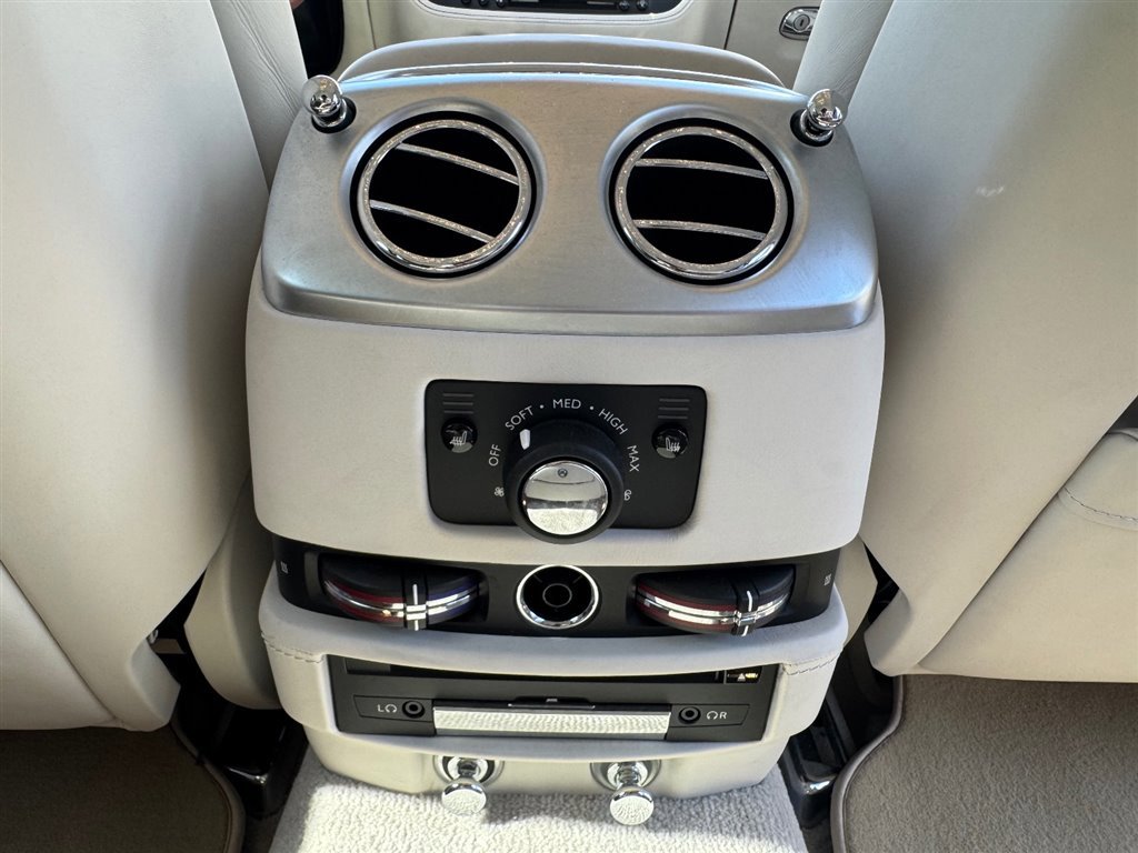 Used 2017 Rolls-Royce Ghost image 24