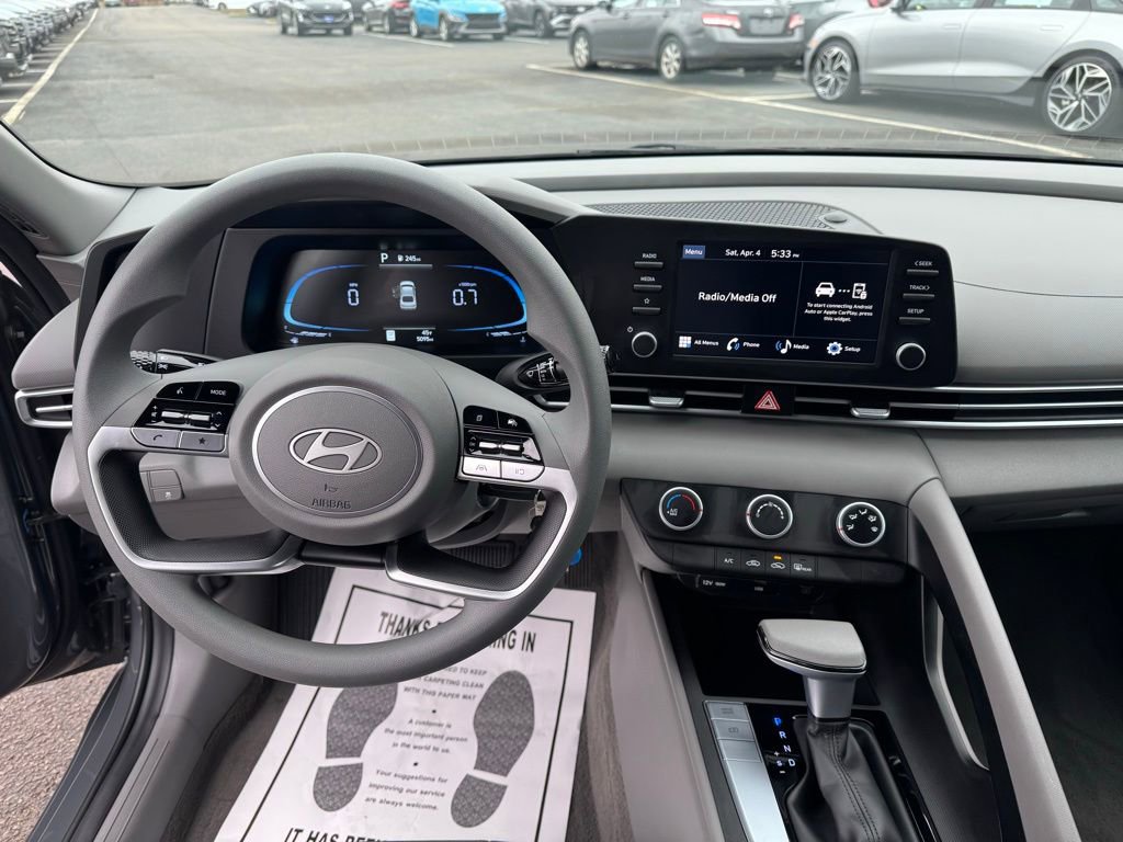 Used 2025 Hyundai Elantra SE image 23