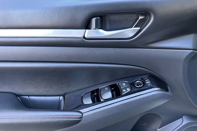 Used 2025 Nissan Altima 2.5 SR w/ SR Premium Package FWD image 8