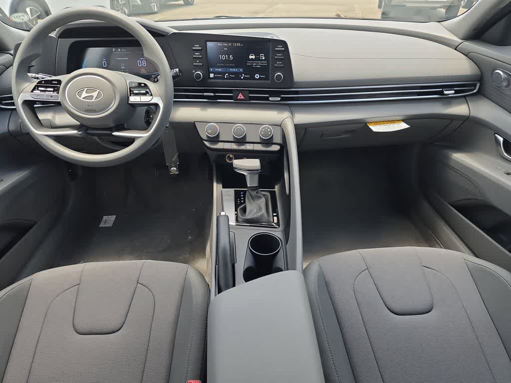 New 2026 Hyundai Elantra SE FWD image 18