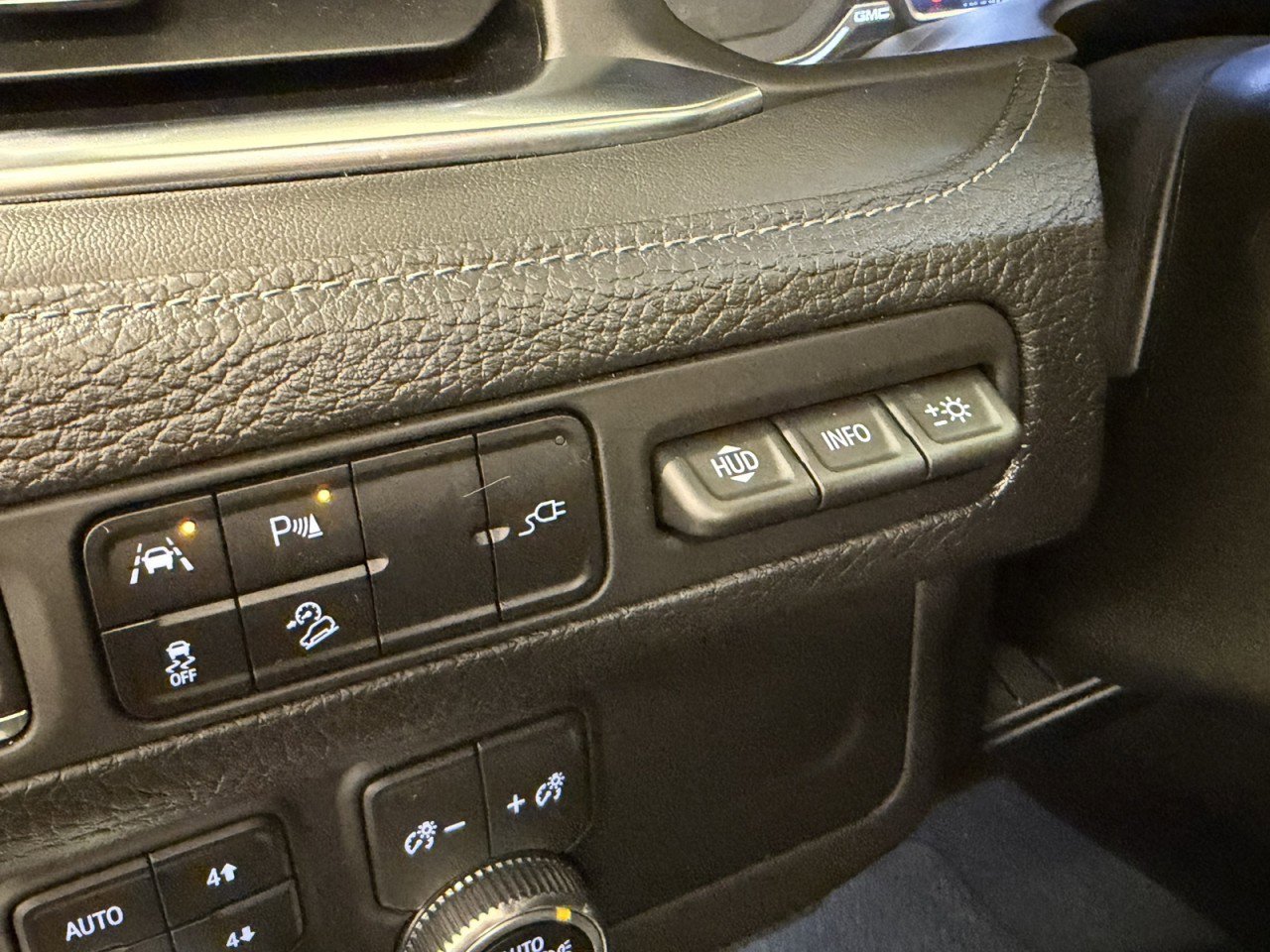 Used 2021 GMC Yukon XL Denali image 37