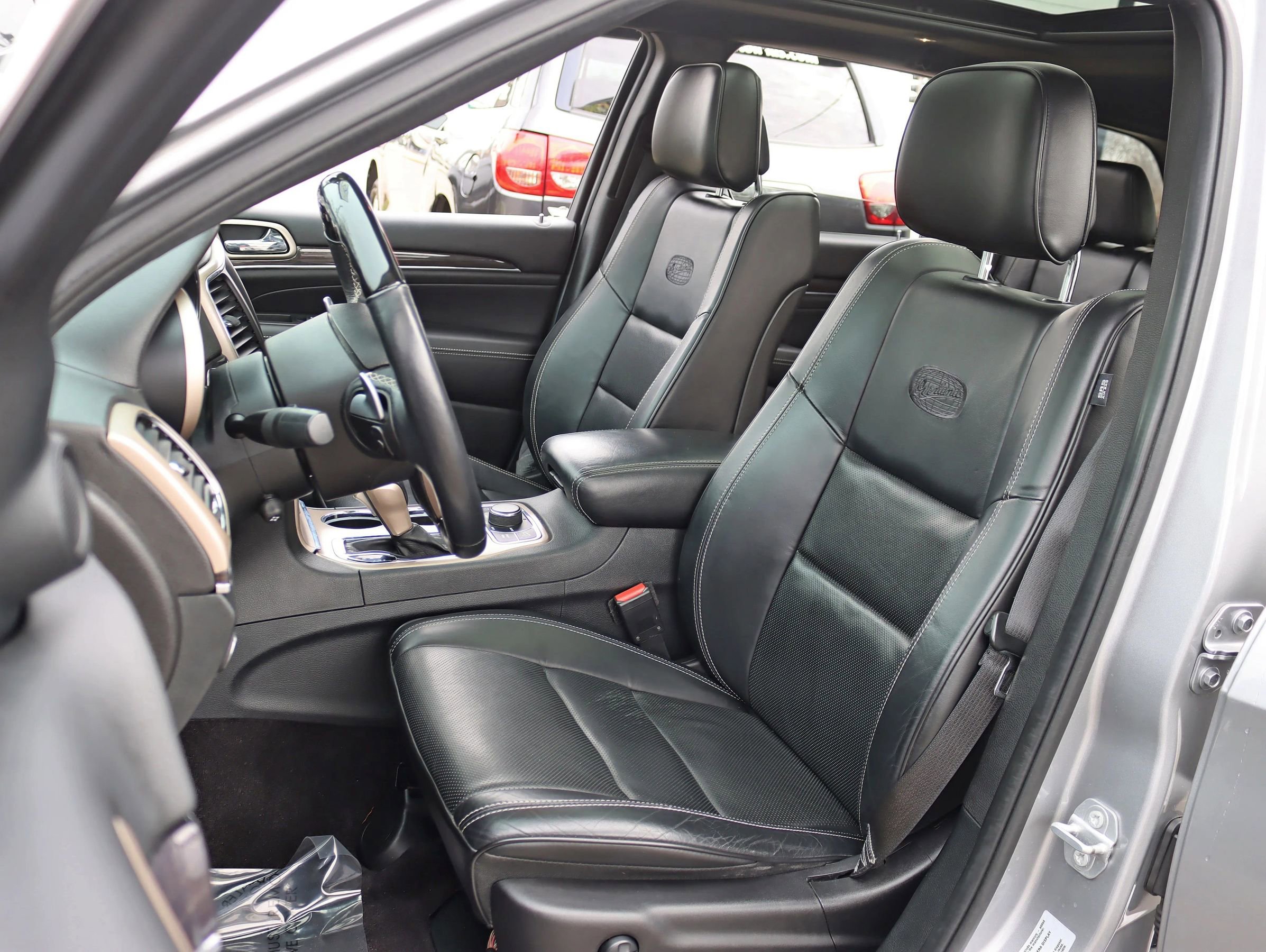 Used 2017 Jeep Grand Cherokee Overland AWD/4WD image 30