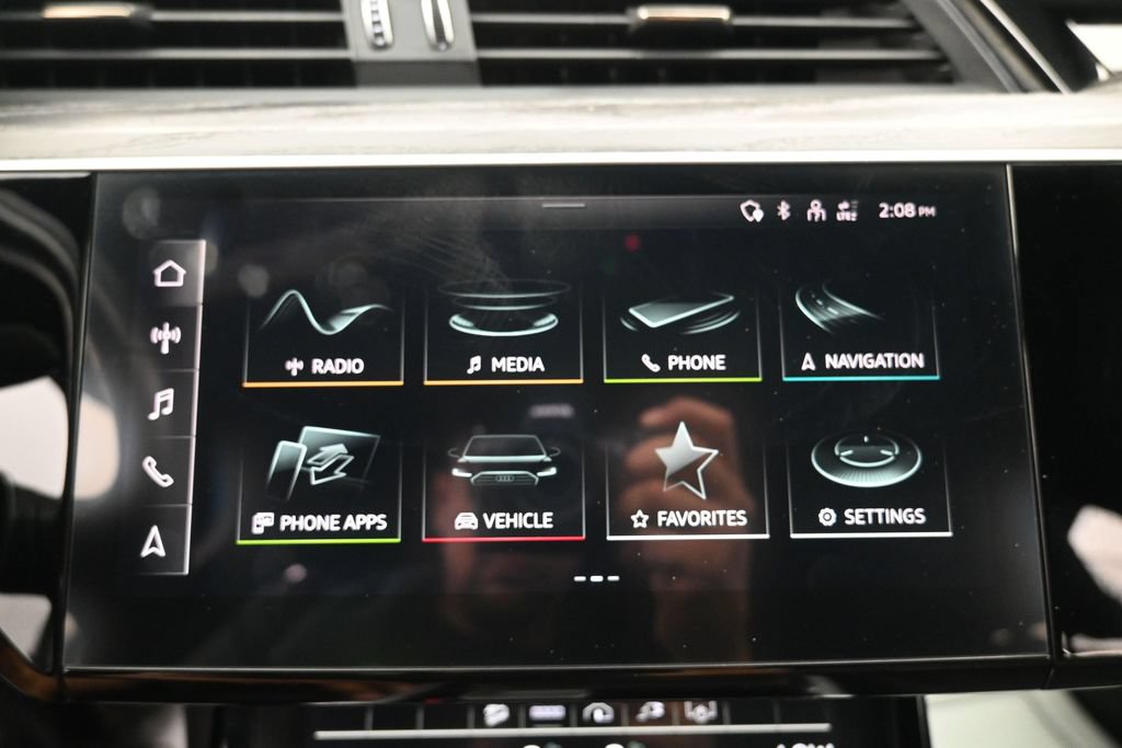 Used 2022 Audi e-tron Premium Plus w/ Premium Plus Package AWD/4WD image 13
