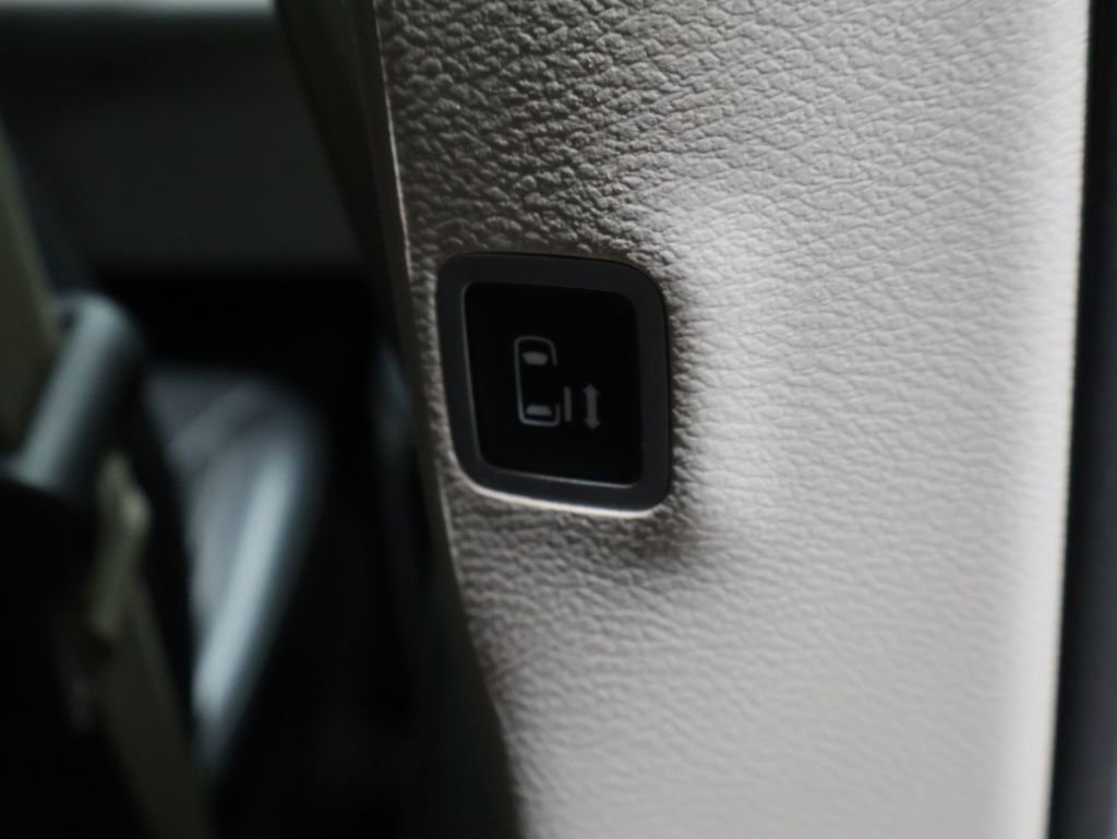 Used 2023 Chrysler Pacifica Touring-L image 24