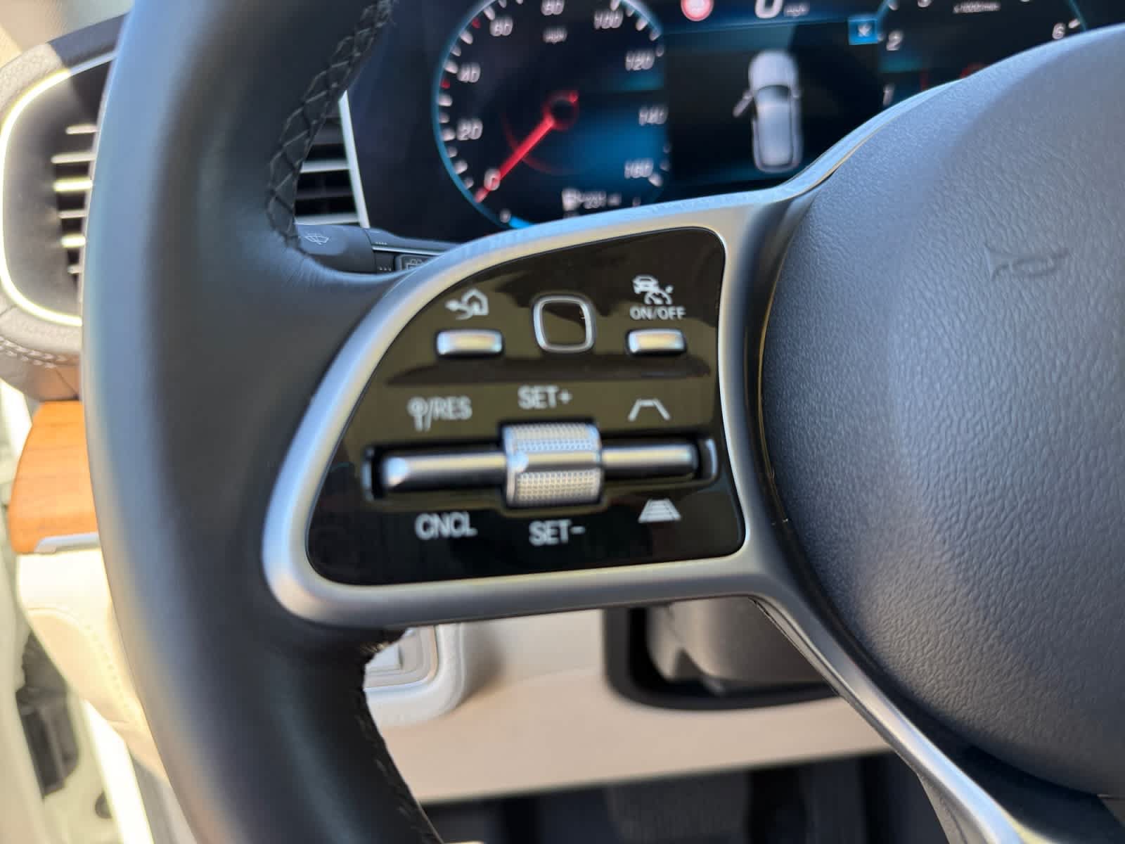 Used 2020 Mercedes-Benz GLE 450 4MATIC image 25
